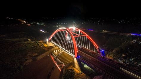 Mengintip Keindahan Jembatan Kalikuto di Malam Hari : Okezone Economy